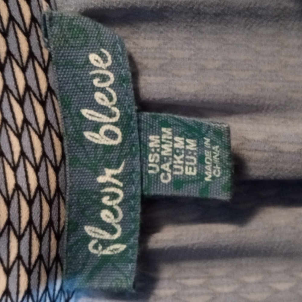 Size M - Picture 3 of 3